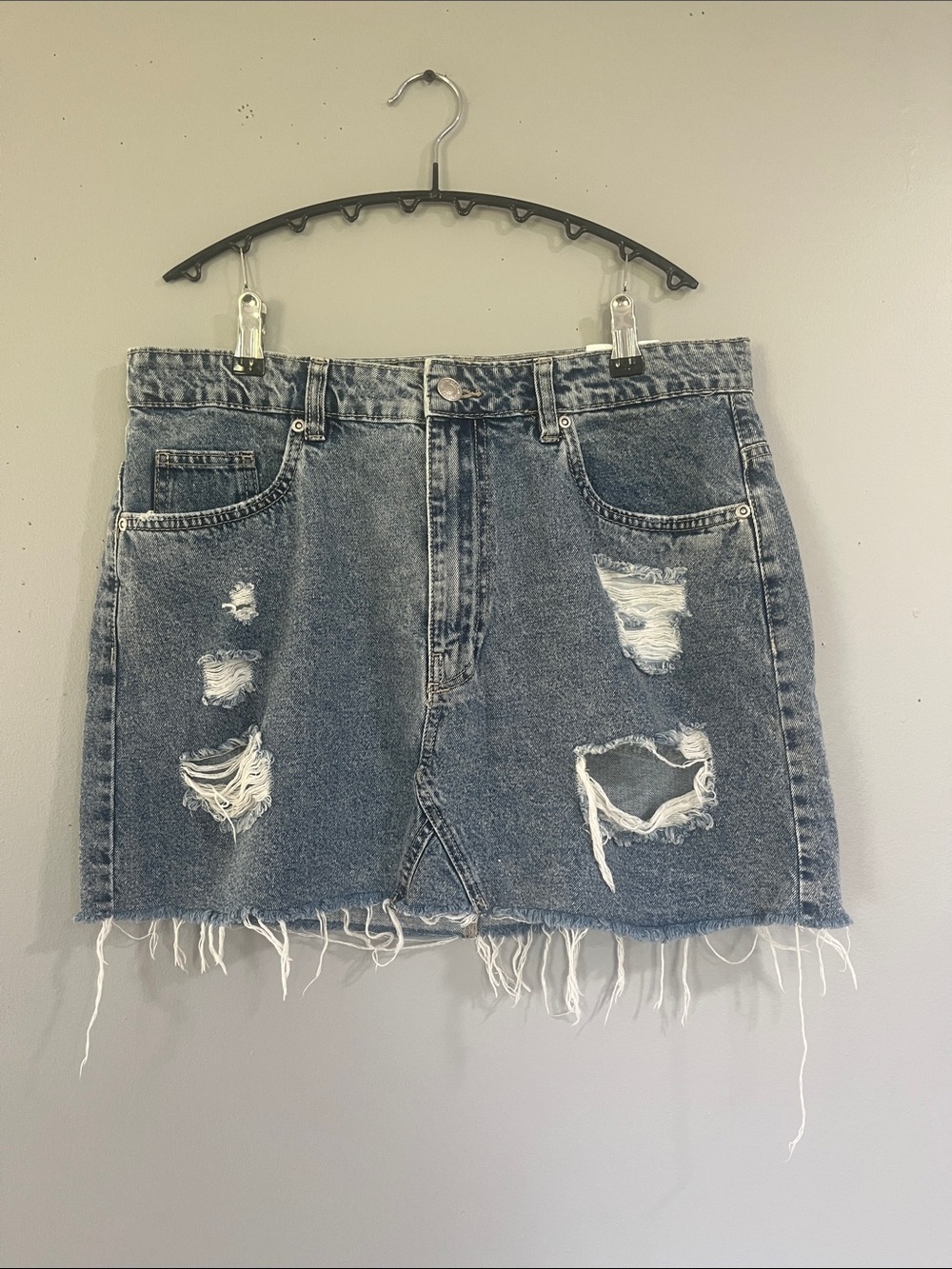 Woman’s Bluenotes Ripped Light Blue Denim Mini Skirt XL